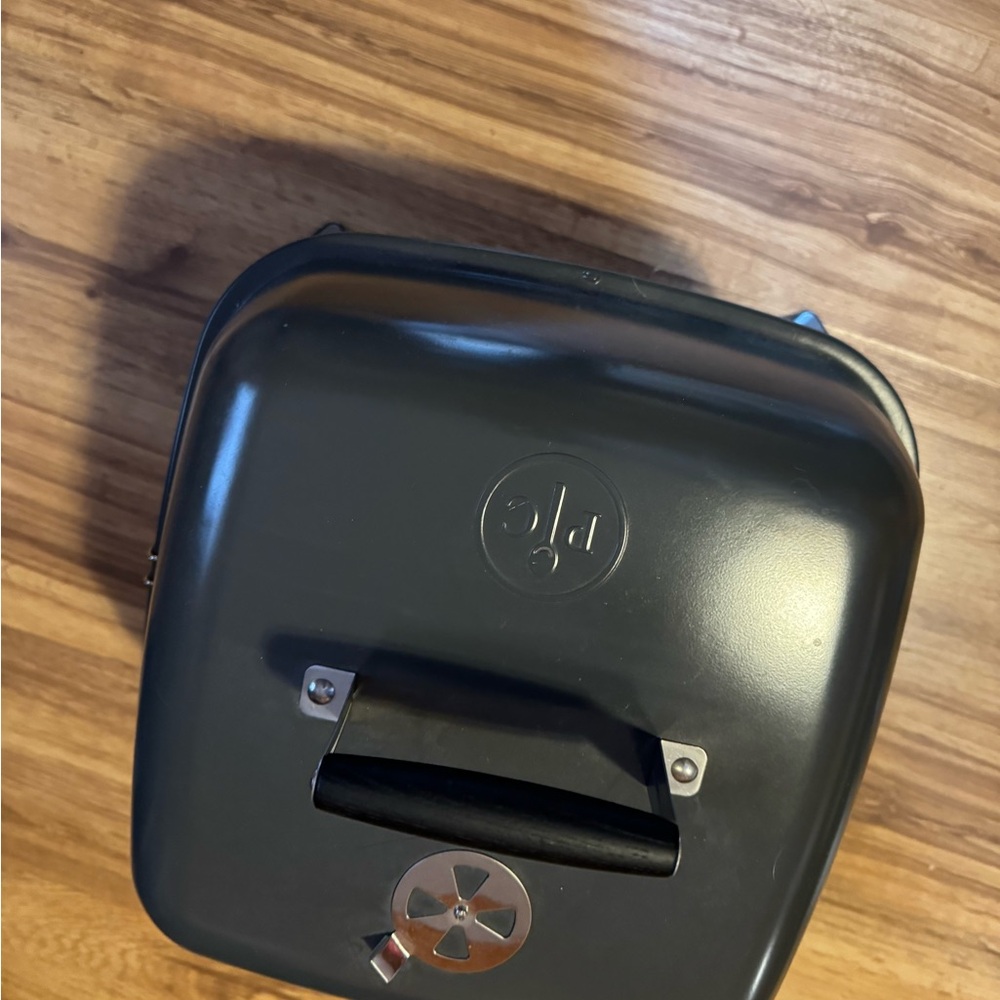 Pampered Chef Black Portable Grill